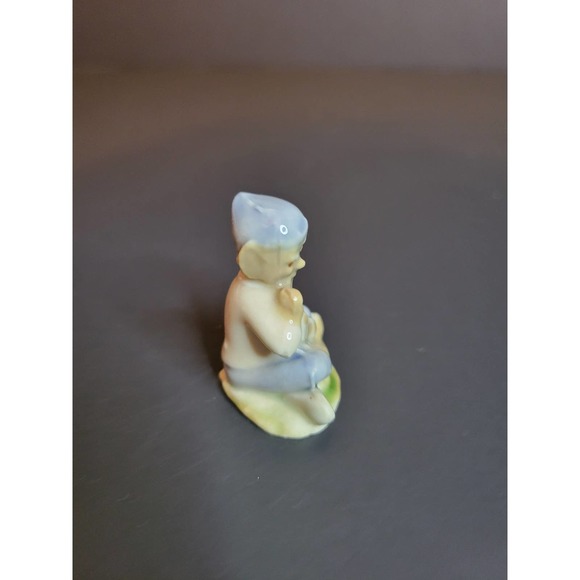 Vintage WADE Pottery Miniature Sitting Leprechaun Elf Gnome Figurine IRELAND - Picture 3 of 9